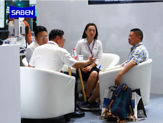 德國進口蔡司三坐標測量儀在工業博覽會客戶洽談